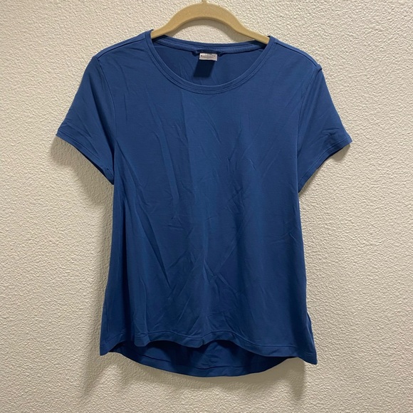 Athleta Tops - Athleta air out cinch tee shirt size xs